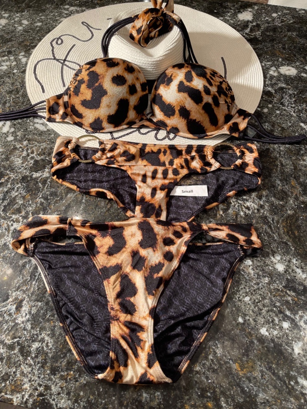 Victoria Secrets bikini bombshell 32DD and S hoop bottoms - Picture 2 of 16